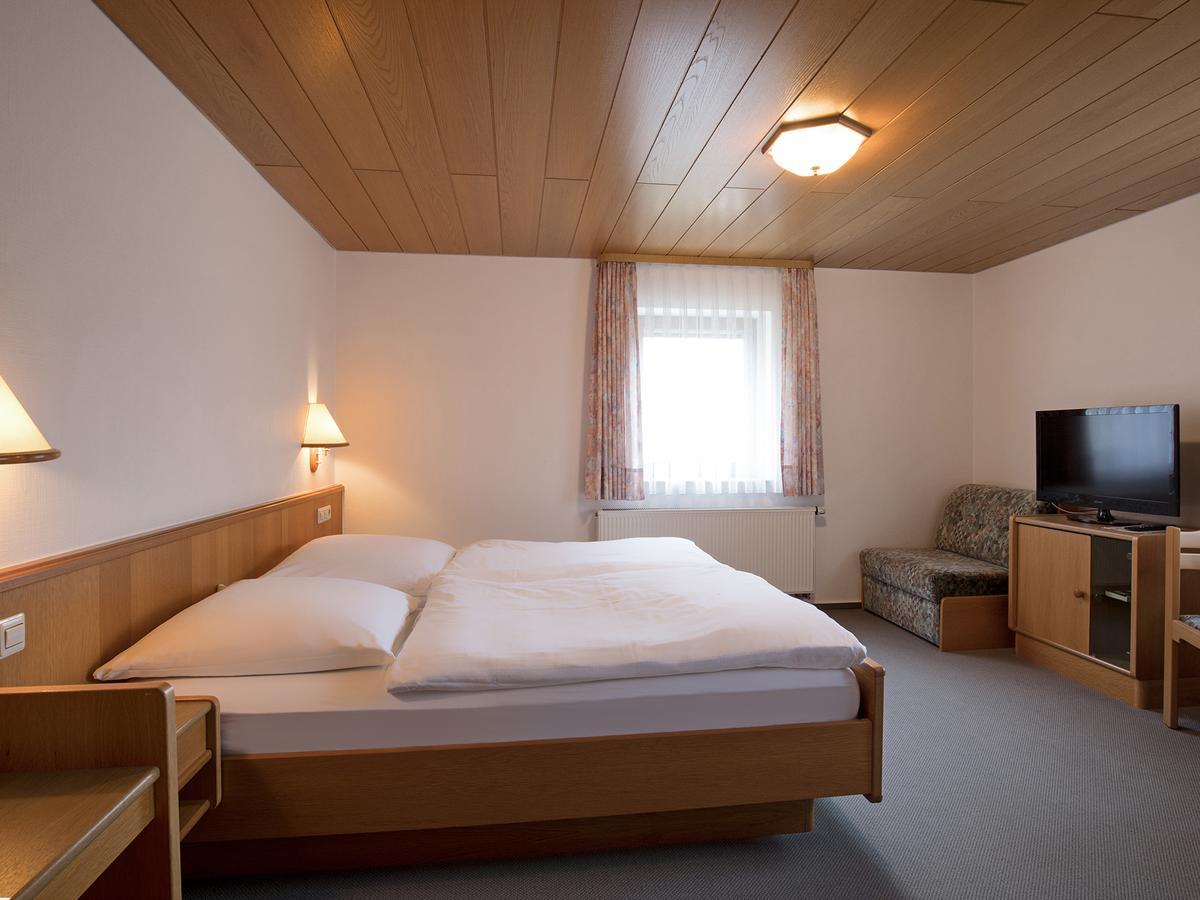 Landgasthof Adler Hotel Utzmemmingen Екстериор снимка